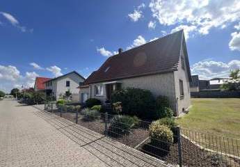 Einfamilienhaus mit großem Grundstück in ruhiger Wohnlage