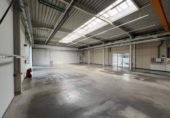 Gepflegte Lagerfläche optional mit Büro