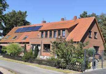 Großes Wohnhaus mit drei Wohneinheitem in idyllischer Lage mit Gartenhaus, Teich und eigenem Waldstück