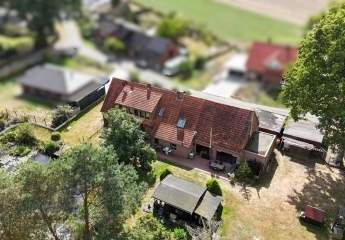 Ideal für Großfamilien: Ruhiges Mehrgenerationenhaus mit Teich und 3 Einheiten