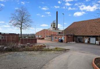 Seltene Gelegenheit: Großes Gewerbeareal mit Halle, Büro und Freifläche