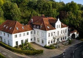 Etabliertes Hotel- & Gastro-Anwesen am Wiehengebirge umfassend modernisiert