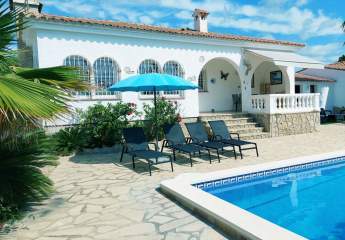 Haus mit priv. Pool mit Poolheizung, Fotovoltaikanlage in Miami Playa (Teilort: Rustical Mont roig) zu verkaufen