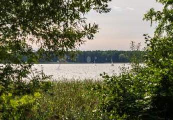 Baugrundstück für den idealen Familienwohnsitz in Wassernähe
