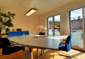 Attraktive Büro-/Gewerbeimmobilie mit hochwertiger Ausstattung und vielseitiger Nutzungsmöglichkeit