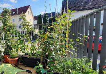 Nachhaltig wohnen mit Stil – KfW 40 Maisonette mit Balkon und Stellplatz