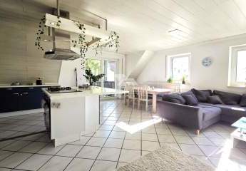 Wohnkomfort pur: Gepflegte Wohnung mit EBK, Balkon und eigenem Stellplatz