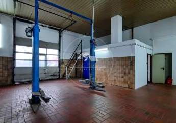 Gepflegte Lagerhalle mit Büro