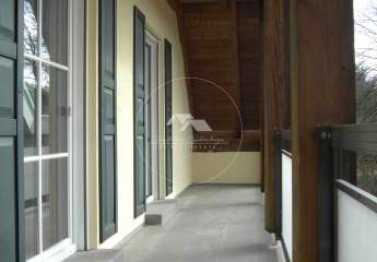 Licht, Raum & Ruhe: Maisonette mit zwei Balkonen und Wohlfühlbad