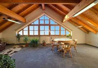 Charmantes Zuhause mit Garten, Balkon und separatem Dachstudio