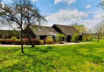 Stilvoll wohnen im Grünen – großzügige 230 m² auf einer Ebene mit Garten, Sonnenterrasse & Kamin