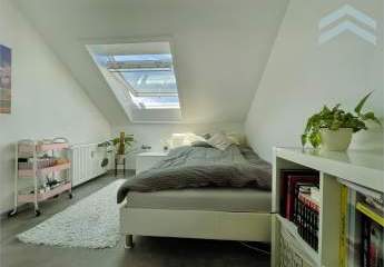 2021 modernisiert! Helle Wohnung, mit Stellplatz und Einbauküche