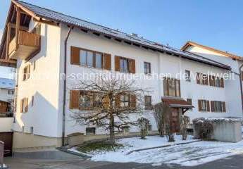Holzkirchen, 3 Zimmer mit Balkon
TG und Außenstellplatz