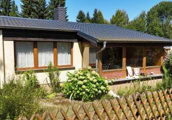 **Wohnen, wo andere Urlaub machen – Bungalow mit Wintergarten im Seengebiet** FALC Immobilien**