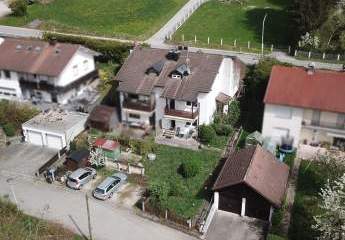 Wohnpotenzial in Thalheim: Geräumige Doppelhaushälfte mit vielfältigen Gestaltungsmöglichkeiten