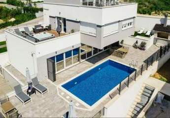 Kroatien-Premium: TOP-Villa mit Panoramablick aufs Meer und Pools bei Split
