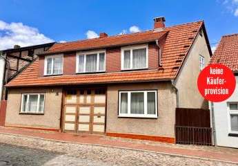 HORN IMMOBILIEN ++ Burg Stargard Stadthaus mit Nebengelass und schönem Grundstück in guter Lage