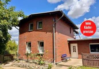 HORN IMMOBILIEN ++ Einfamilienhaus in absoluter Alleinlage, 15 km von Neubrandenburg entfernt