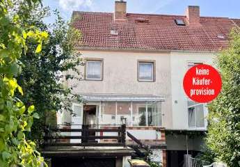 HORN IMMOBILIEN ++ Neubrandenburg Vogelviertel, Haus mit Grundstück, Terrasse und 3 Garagen