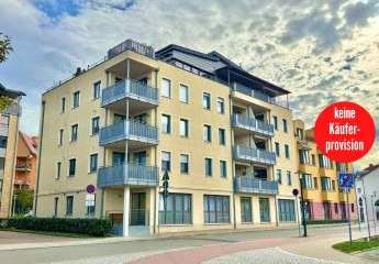 HORN IMMOBILIEN++ Waren (Müritz) am Stadthafen , schöne 3-Raum ETW mit Fahrstuhl, Stellplatz, EBK und Blick auf den Hafen