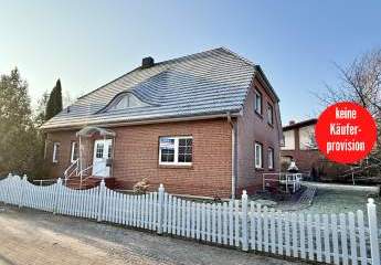 HORN IMMOBILIEN++ 2 km bis Neubrandenburg, großes Einfamilienhaus mit vielen Extras - Einliegerwohnung möglich