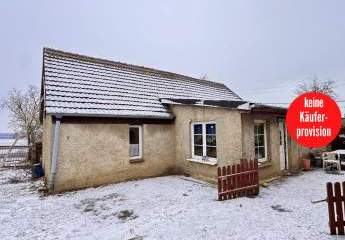 HORN IMMOBILIEN ++ sanierungsbedürftiges Einfamilienhaus in Alleinlage an der Bundesstraße