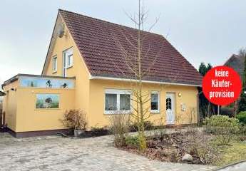 HORN IMMOBILIEN ++ Einfamilienhaus in Randlage mit tollem Weitblick in Kaluberhof, 14 km bis NB