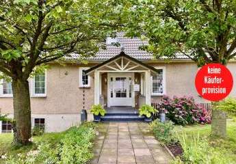 HORN IMMOBILIEN + großzügiges und elegantes Einfamilienhaus mit Einliegerwohnung und Garage in Gartz