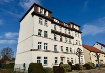 HORN IMMOBILIEN++ Neustrelitz, vermietetes MFH mit 10 Wohneinheiten, Stellplätzen und Keller