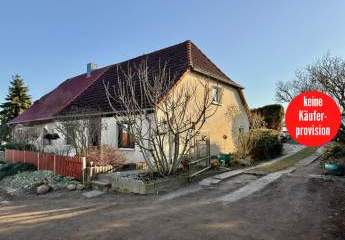 HORN IMMOBILIEN++ 15 km bis Neubrandenburg, schöne Doppelhaushälfte mit großen Grundstück & 2 Garagen