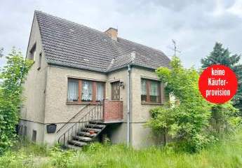 HORN IMMOBILIEN ++ großes Haus 7 Zimmer, mit großem Grundstück in Altentreptow, sanierungsbedürftig