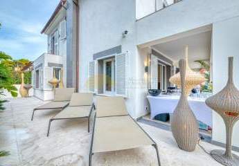 Top modernisierte Villa mit Garage und Nebengebäude in Strandnähe