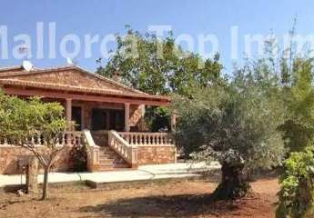 Finca mit Gästehaus und mediterranem Garten in Santanyi.