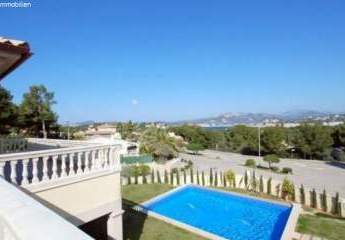 Absolute Luxus Villa mit Pool und Meerblick