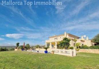 Finca im mallorquinischen Stil mit Panoramablick