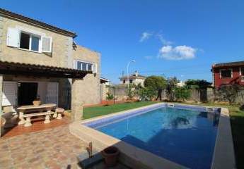 Stilvolles Chalet mit Pool und großzügigem Garten in Son Ferrer