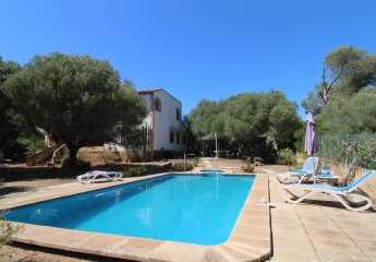 Stilvolle Villa mit Ferienlizenz und großzügigem Grundstück in Son Caulelles