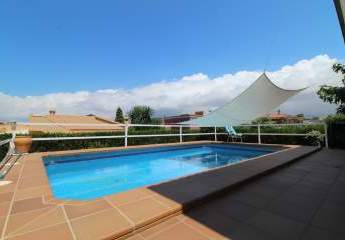 Zeitlose Eleganz mit Meerblick - Stilvolles Familienhaus mit Pool
