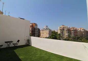 Lichtdurchflutetes Penthouse mit moderner Eleganz und Weitblick über die Stadt