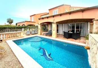 Exklusives Einfamilienhaus mit Ferienvermietungslizenz - Stilvoller Rückzugsort mit Meerblick und privatem Pool