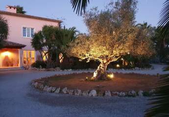 Villa mit spektakulärem 360-Grad-Panoramablick auf Meer und Berge