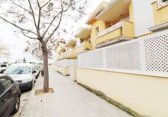 Große Erdgeschosswohnung mit Terrassen und Parkplatz