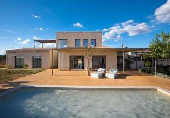 Moderne Finca-Residenz mit Gästehaus und ETV-Lizenz