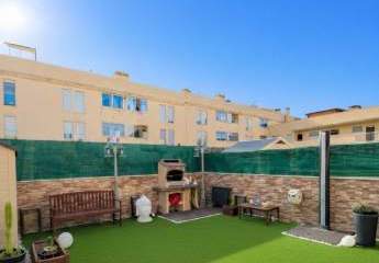 Große Erdgeschosswohnung mit Terrassen und Parkplatz