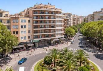 Lichtdurchflutetes Penthouse mit moderner Eleganz und Weitblick über die Stadt