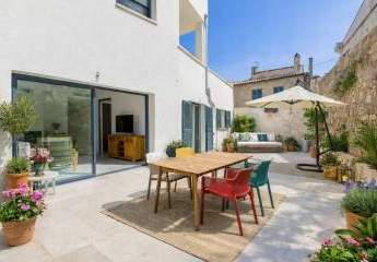 Stilvolles Stadthaus mit moderner Technik und großzügigen Terrassen