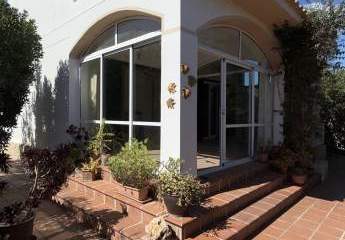 Stilvolles Einfamilienhaus mit Dachterrasse und Meerblick in ruhiger Lage von Cala Murada