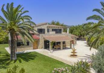 Luxusfinca unter Palmen mit Designerpool im Herzen Mallorcas