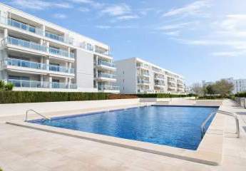 Exklusives Reihenhaus mit großzügigen Dachterrassen und komfortablem Garagenzugang in Strandnähe