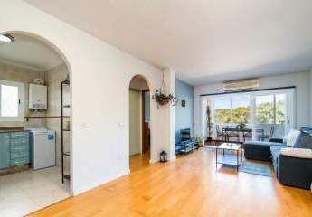 Modernisiertes Apartment mit Park-, Berg- und Meerblick